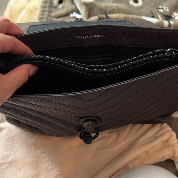 Elegant Brown Quilted Chain Shoulder Bag - Picture 4 of 4